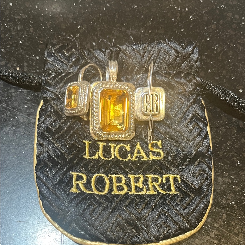 Lucas Robert Gold Earrings with Gemstone